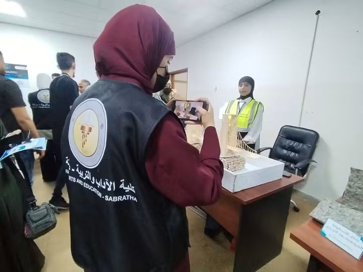 قسم الإعلام يشارك في التغطية الإعلامية لفعاليات اليوم الوطني لتقنية المعلومات بجامعة صبراتة